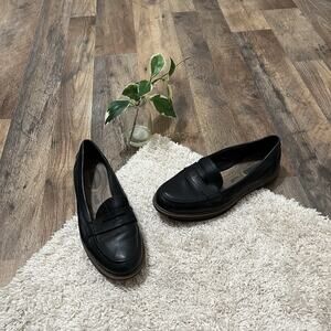 Clarks Size 7.5 Black Leather Slip-On Raisie Eletta Penny Loafers